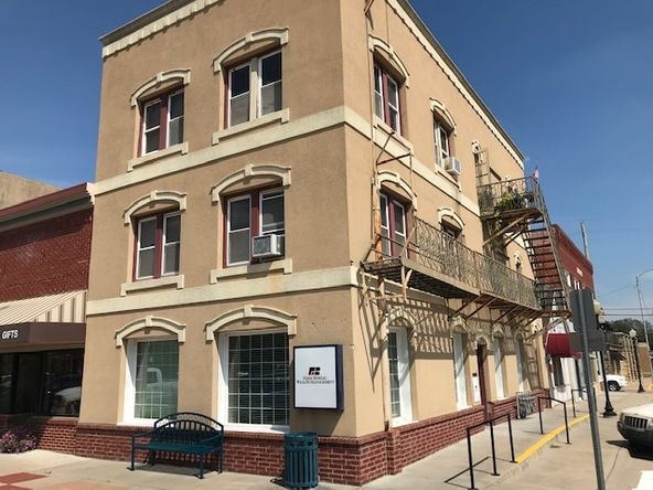 Office Building - Augusta, KS: 102 E 5th Ave, Augusta, KS 67010
